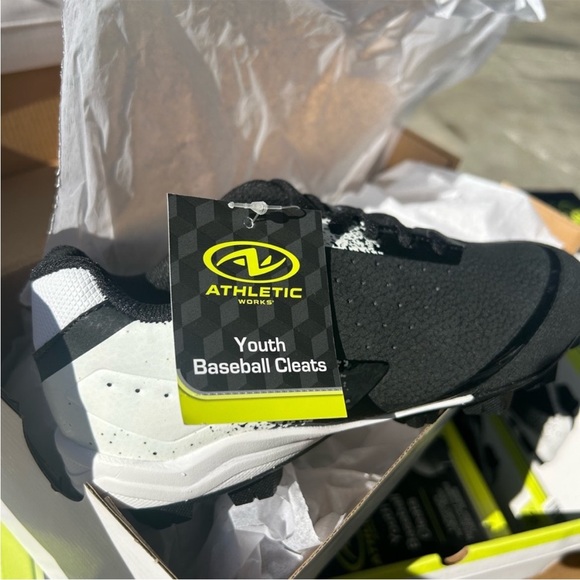NWT Youth Baseball Cleats multiple sizes (10/12/1/2) - Picture 6 of 6